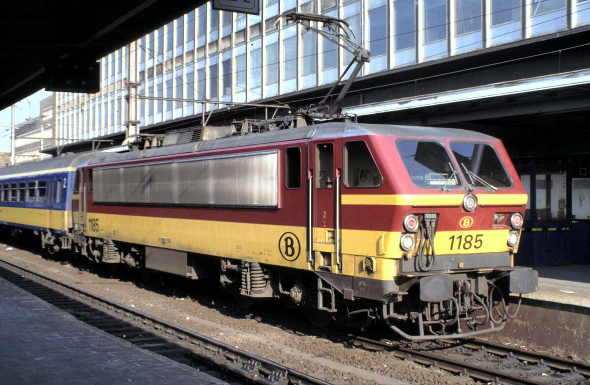 SNCB Nr.1185 in Brüssel-Midi am 09.03.1994.