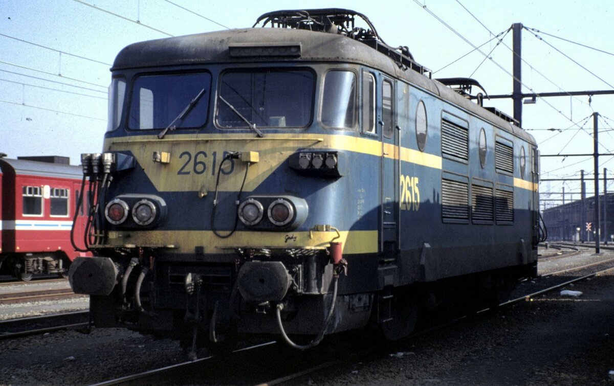 SNCB Nr.2615 in Brüssel-Schaerbeck am 09.03.1996.