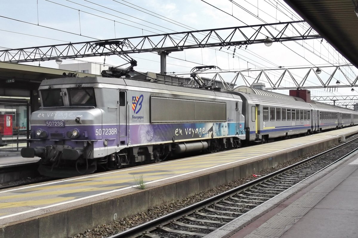 SNCF 7238 steht am 2 Juni 2014 in Lyon Part-Dieu.