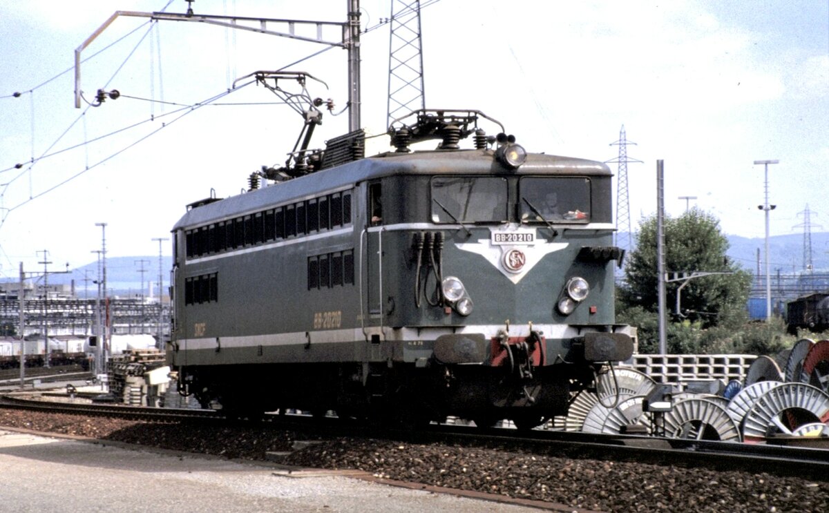 SNCF BB 20 210 in Basel-Muttenz an 23.08.1980.
