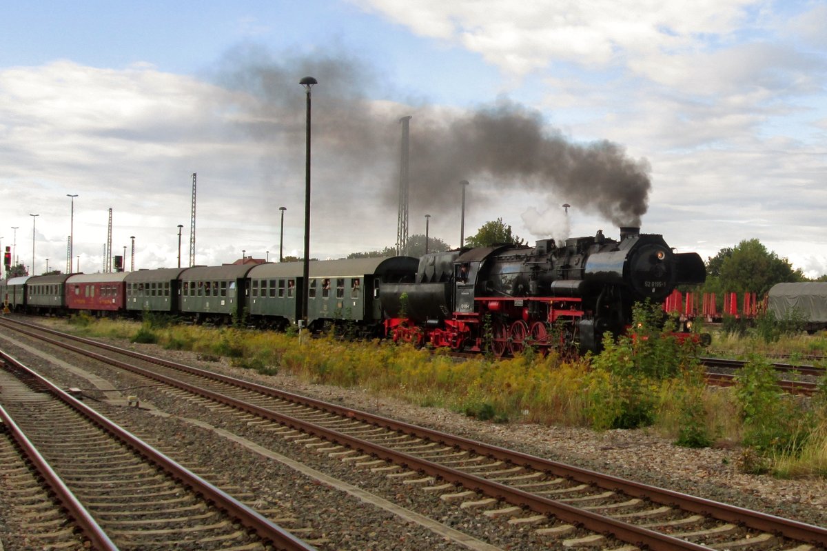 Sonderzug mit 52 8195 durchfahrt am 23 Mai 2015 Nossen.