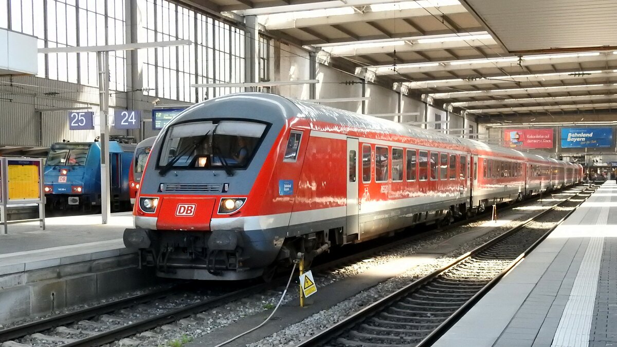 Steuerwagen ex IC Steuerwagen am RE Mnchen-Nrnberg (MNE dem schnellsten RE) in Mnchen am 09.06.2019. 