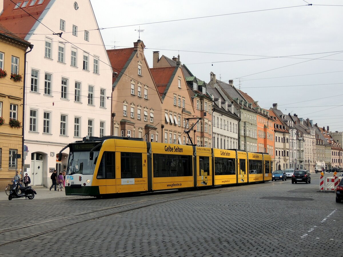 Straßenbahn / Stadtverkehr; Augsburg;    Combino Nr.856 in der Maximilianstraße in Augsburg am 23.08.2013.