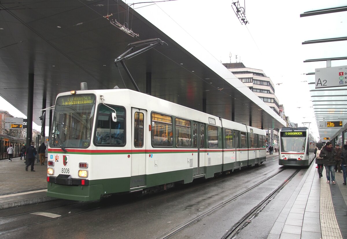 Straßenbahn / Stadtverkehr; Augsburg;     M 8 C Nr.8006 von MAN-Düwag Baujahr 1985 in Augsburg Hst Königsplatz am 04.12.2015.