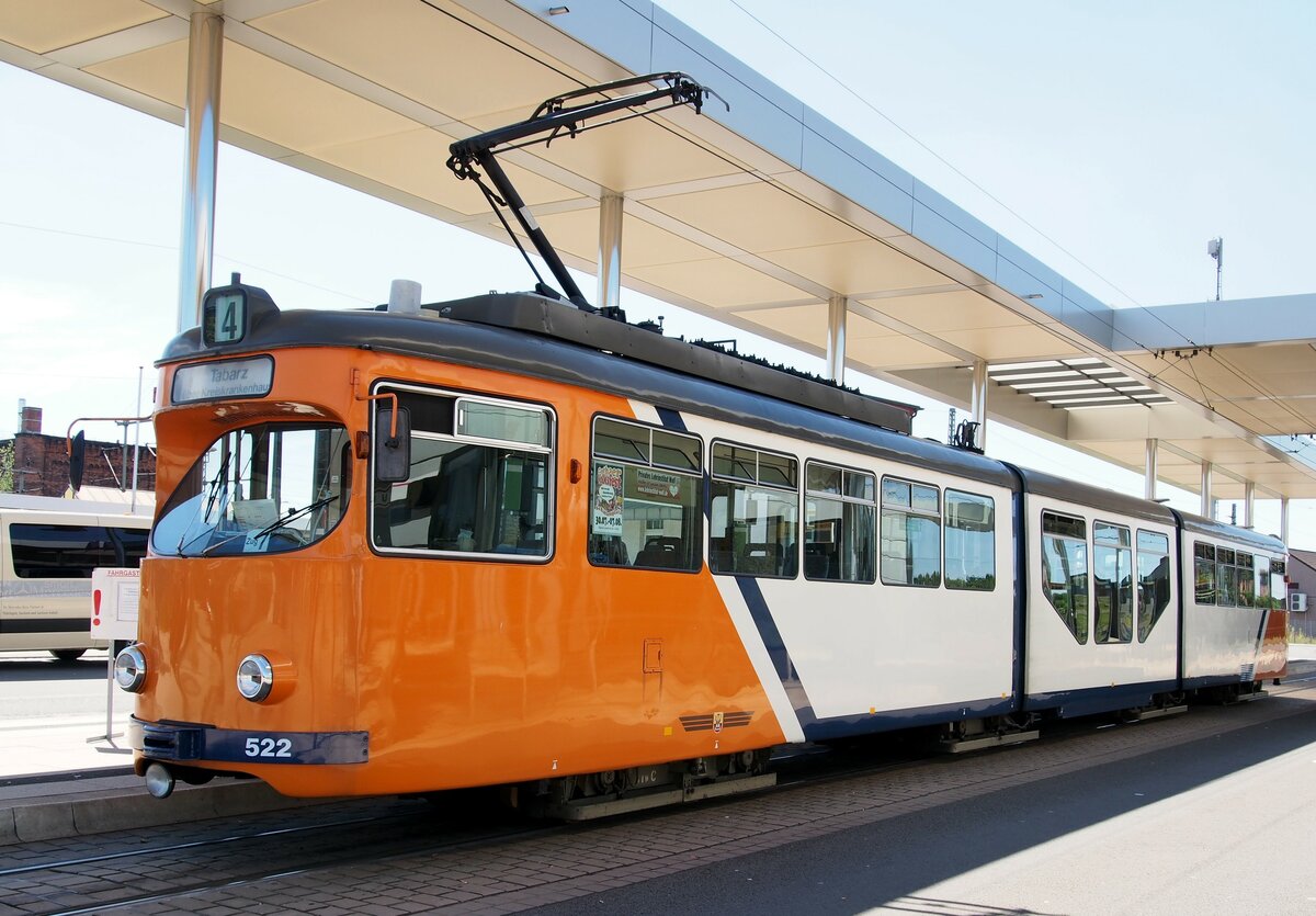 Straßenbahn / Stadtverkehr Gotha; GT 8 N  Nr.522 von Düwag Baujahr 1964 in Gotha Haltestelle Hauptbahnhof am 07.08.2016.
