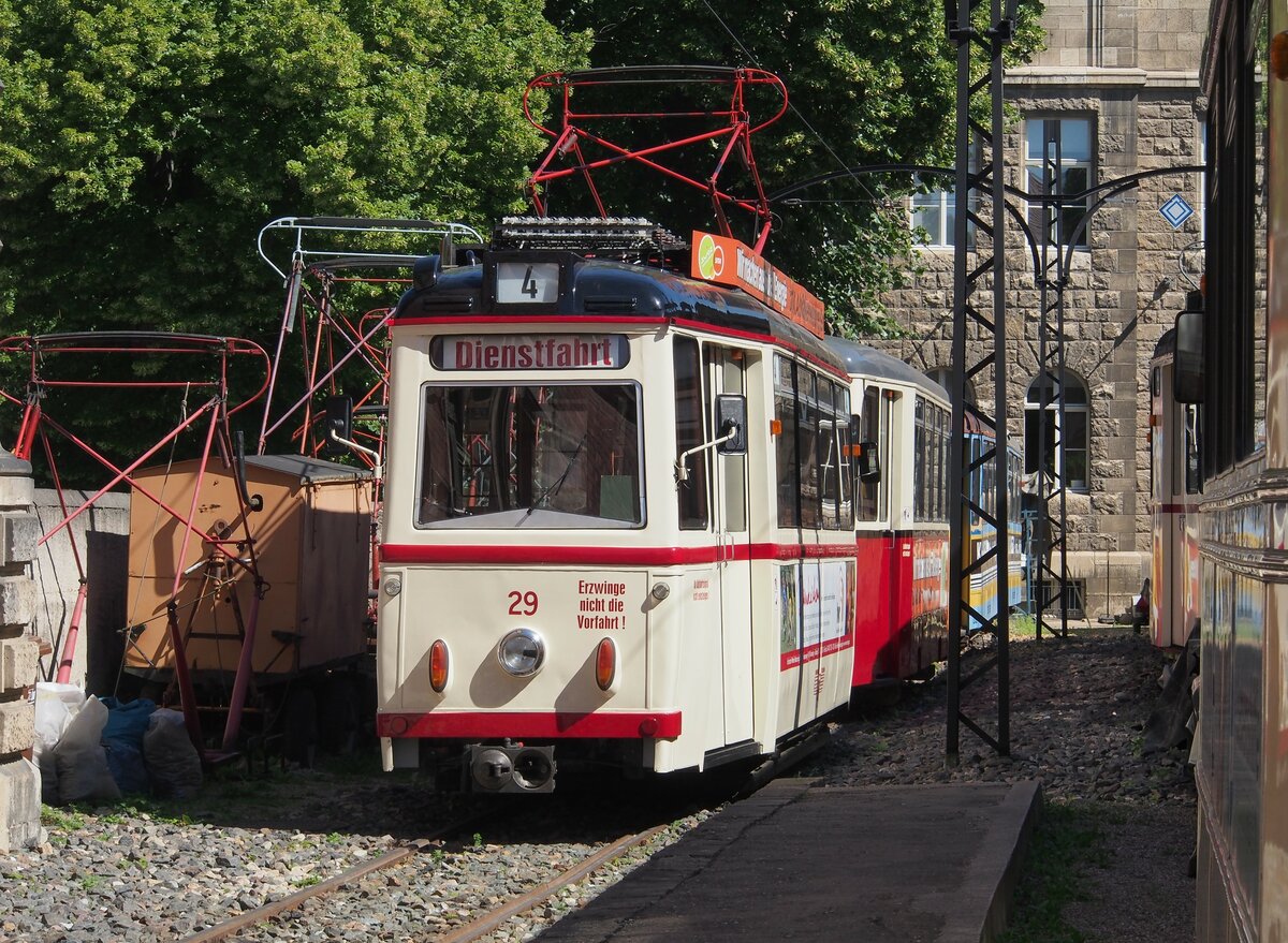 Straenbahn / Stadtverkehr Naumburg; ET 54 Nr.29 von VEB Gotha Baujahr 1955 in Naumburg am 01.07.2015.