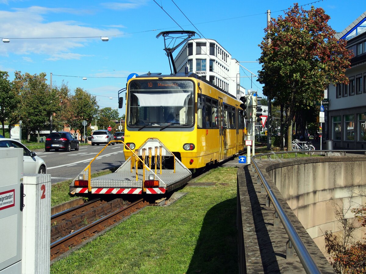 Straßenbahn / Stadtverkehr; Zahnradbahn  Die Zacke ;    ZT 4 Nr.1001 von MAN Baujahr 1982 mit Lore Nr.1981 von Wagenunion Baujahr 1983 in Stuttgart Degerloch am 09.10.2014.