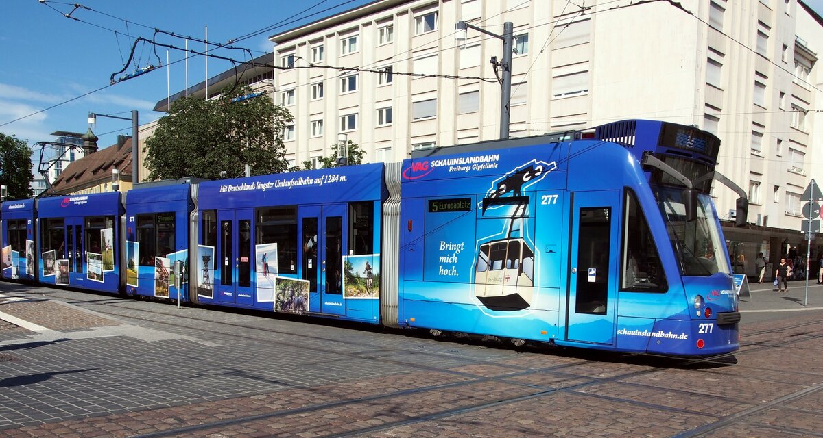 Straßenbahn /Stadtverkehr; Freiburg/Breisgau;    GT 8 C Nr.277 von Siemens Baujahr 2000 mit Werbung für die Schauinsland Seilbahn am 05.07.2019.