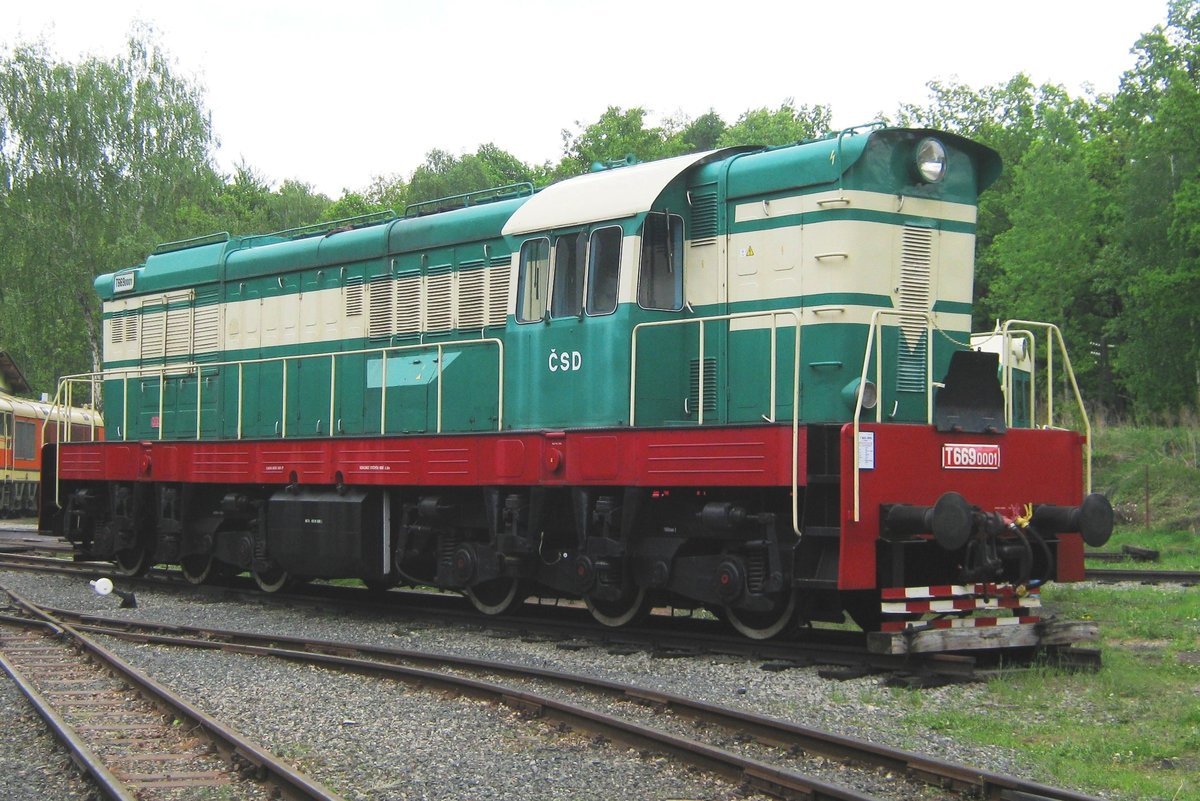 T669 0001 steht am 13 Mai 2012 ins CD-Museum Luzna u Rakovnika.