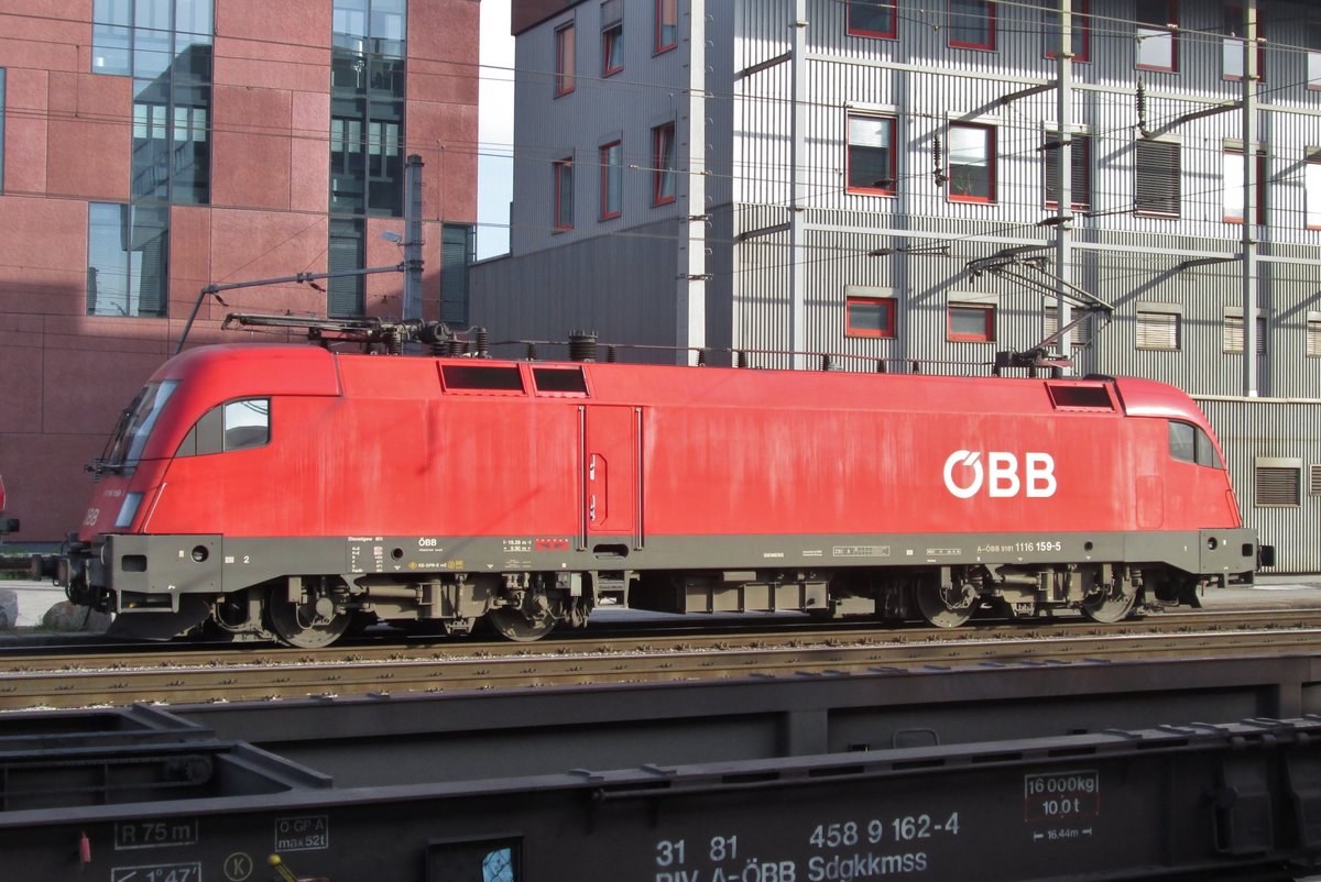 Tfzf für ÖBB 1116 159 in Linz Hbf am 15 September 2015.