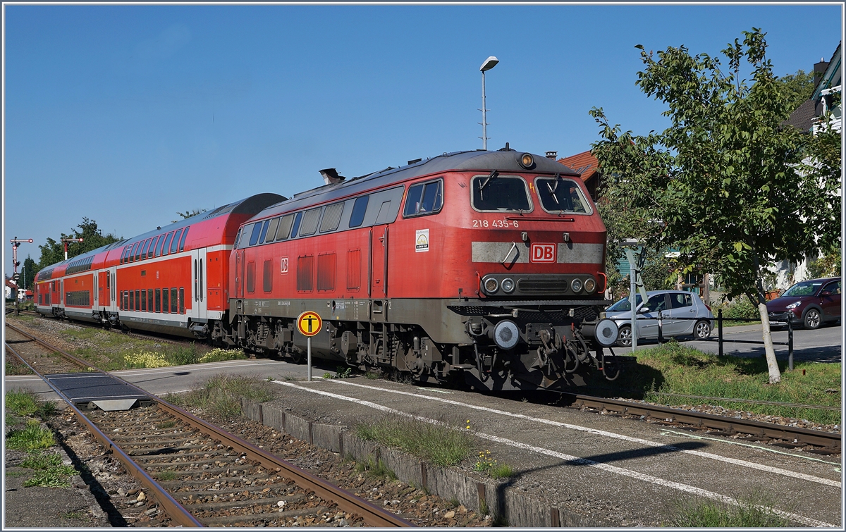 The DB V 218 435-6 erreicht mit ihre IRE nach Lindau den Bahnhof Nonnenhorn.

25. Sept. 2018