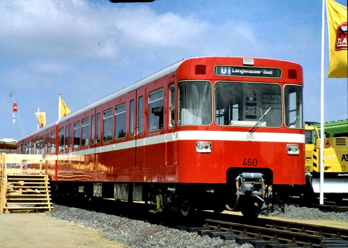 U-Bahn G1 Nr.460 bei der IVA in Hamburg im Oktober 1979. (Fahrzeug Nr.460 ist nicht mehr in der geführt; dort ist U-Bahnfahrzeug Nr.460 mit Baujahr  2019 genannt.)