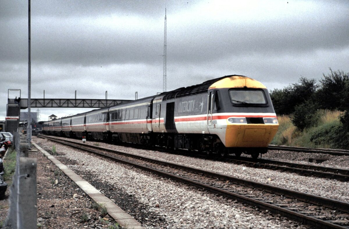 UK Intercity Nr.43 039 HST Intercity 125 in Didcot im August 1991.