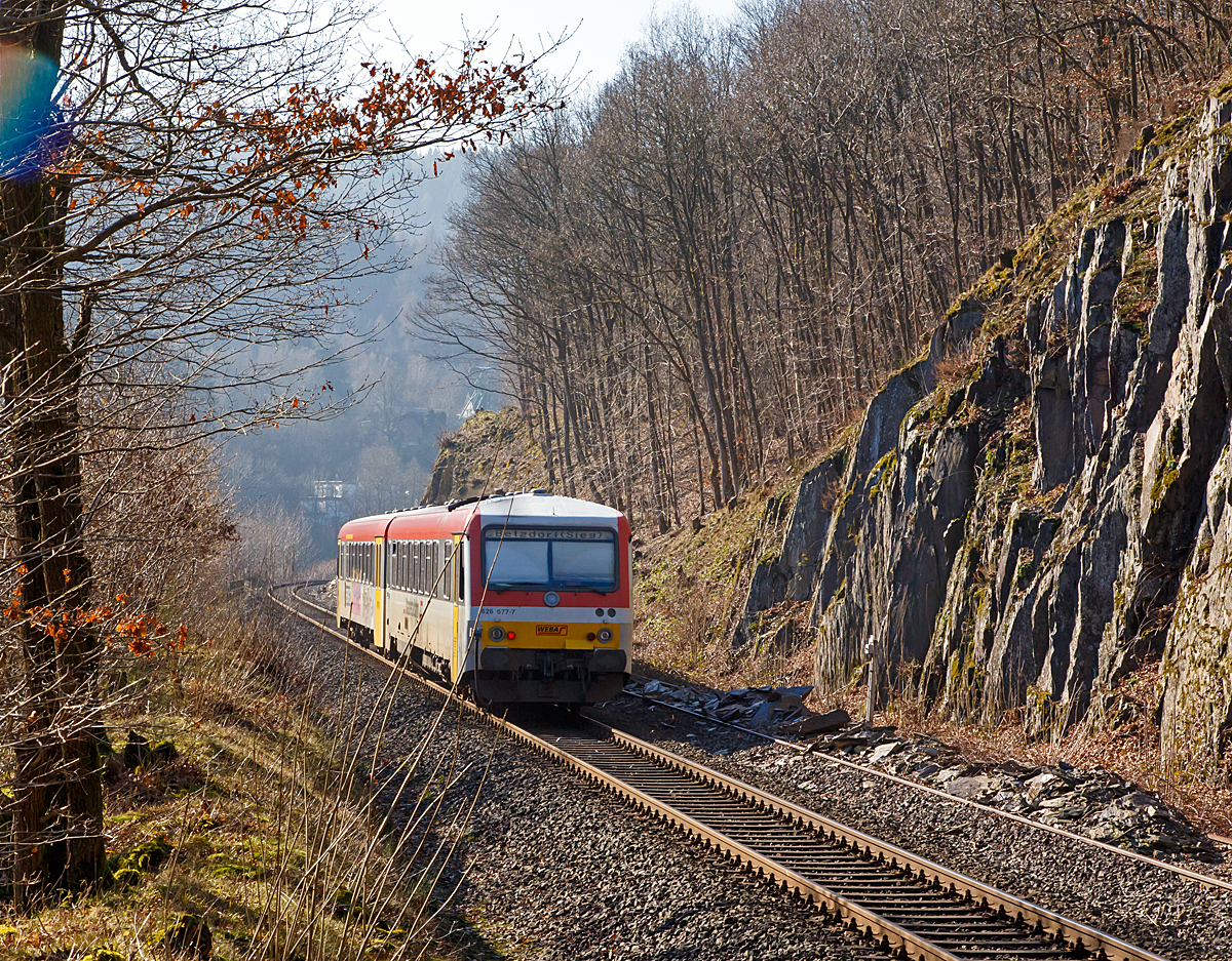 
Und hier noch vom gleichen Fotopunkt im Nachschuß....Der Dieseltriebzug 928 677-4 / 628 677-7 der Westerwaldbahn (WEBA) fährt am 15.02.2015, als RB 96  Hellertalbahn  die Verbindung Neunkirchen-Herdorf-Betzdorf/Sieg, hier bei Km 87,8 der KBS 462 (Hellertalbahn) zwischen Königsstollen und Sassenroth (beide zu Herdorf). 

Gut zu erkennen ist, hier liegt noch das alte zweite Gleis der einstigen zweigleisigen Hauptstrecke.