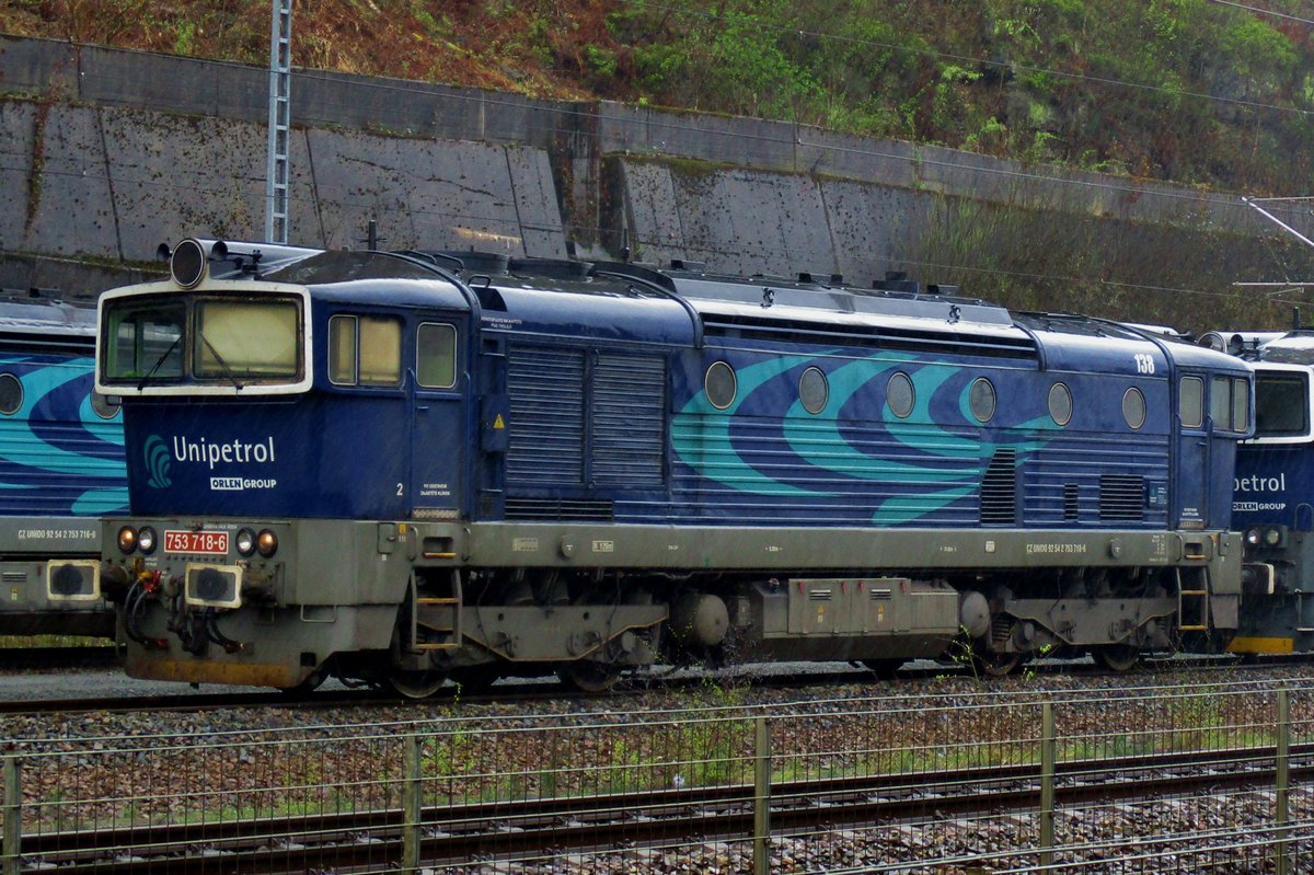 UniPetrol 753 718 steht am verregneten 7 April 2017 in Bad Schandau.
