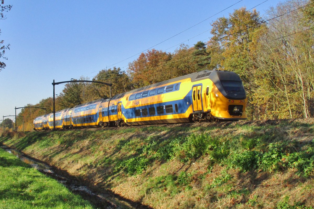 VIRM 9413 durchfahrt am 17 November 2018 Tilburg Oude warande.
