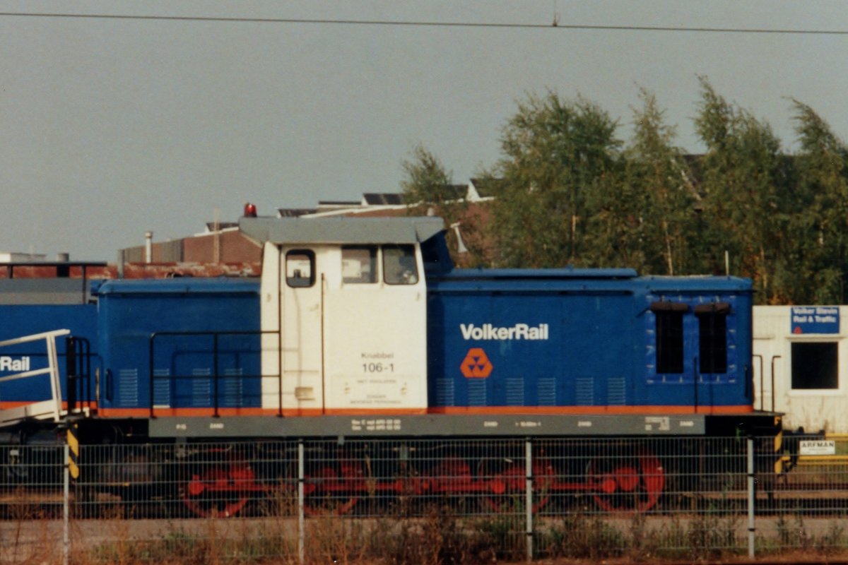 Volker Rail 106-1 steht am 14 Oktober 2006 abgestellt in Zutphen.