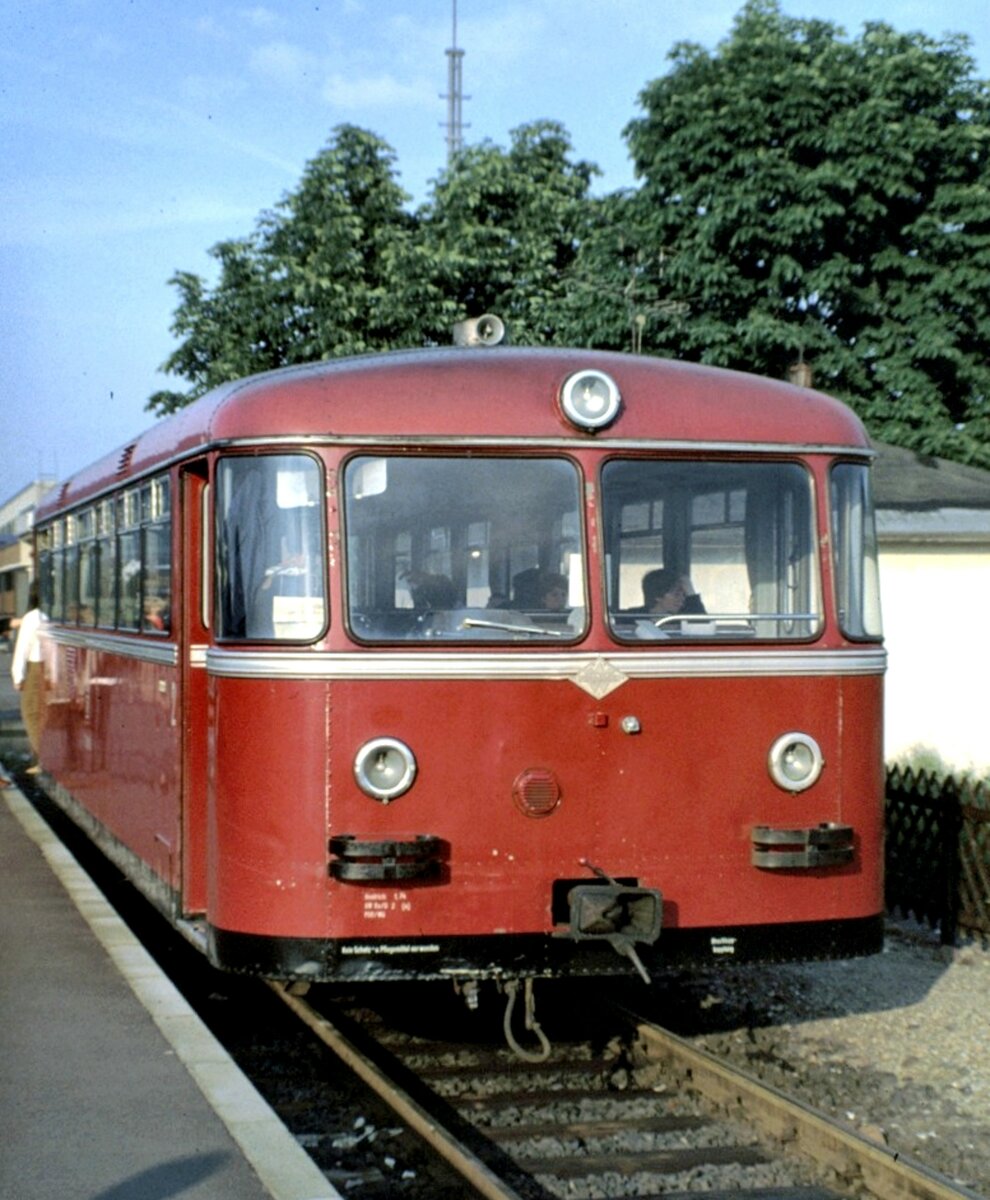 VT 95 bei Schulschluss in Wertheim am 06.06.1979.