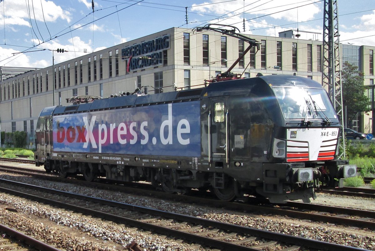 X4E-853 durchfahrt solo Regensburg Hbf am 17 September 2015.