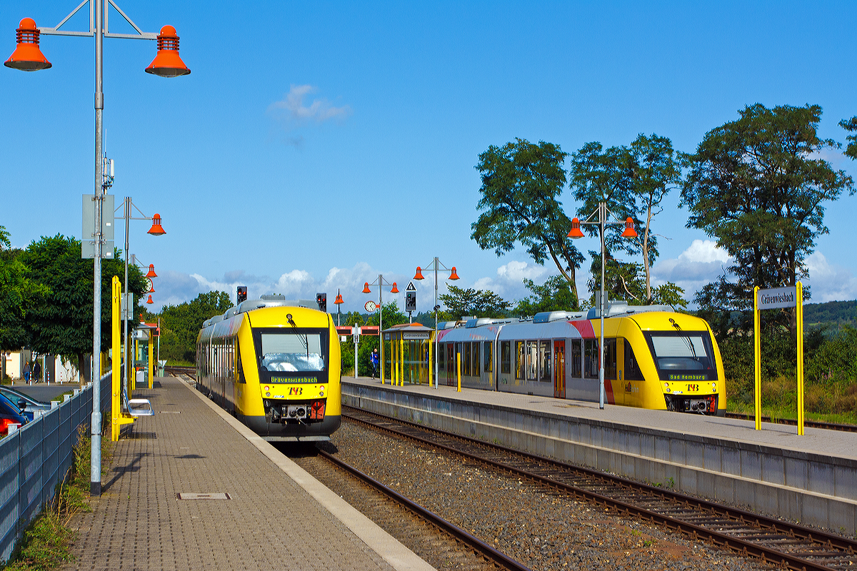 Zwei Alstom Coradia LINT 41 der HLB (Hessische Landesbahn) am 11.08.2014 im Bahnhof Grvenwiesbach. Links der VT 207 und rechts VT 202. Bahnhof- und Streckeneigentmer ist hier der Verkehrsverband Hochtaunus und nicht der DB AG, und die Strecke ist sehr erfolgreich.