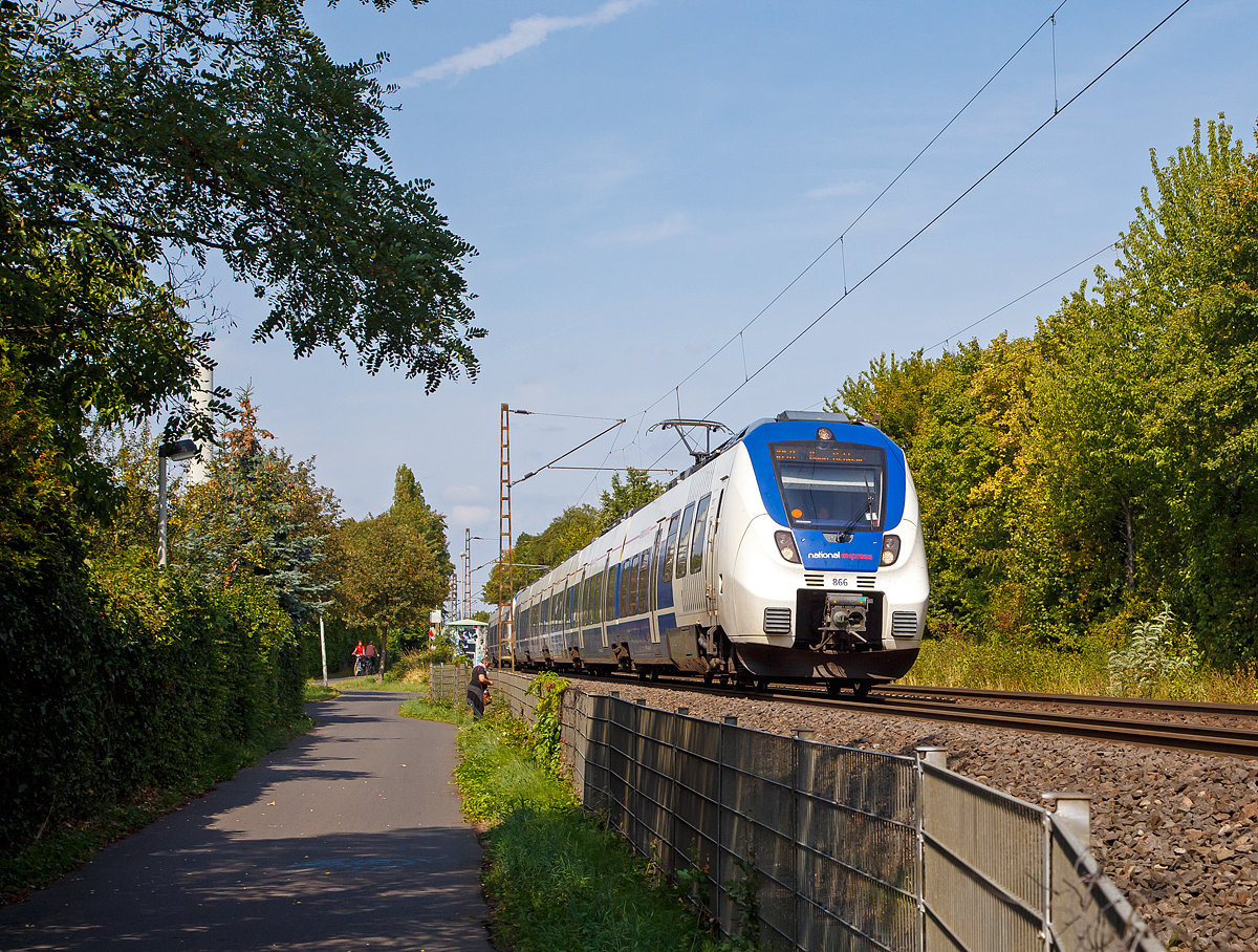
Zwei gekuppelte fünfteilige Bombardier Talent 2 der National Express haben am 28.08.2018 gerade den Bf Bonn UN Campus und fahren als RB 48  Rhein-Wupper-Bahn  (Wuppertal-Oberbarmen  – Köln – Bonn-Mehlem) weiter in Richtung Bonn-Bad Godesberg.