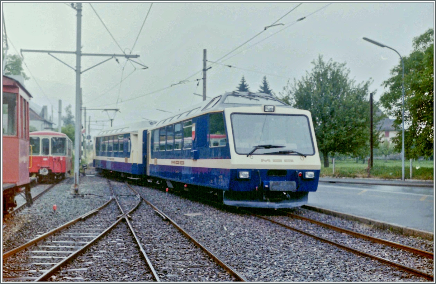 Als Testfahrt fr eine knftige Gruppenreise ab Blonay unternahm der damals  **** Superpanoramic Express  genannte Zug via Chamby nach Blonay. Das Bild zeigt die Einfahrt des Zuges in Blonay mit dem Steuerwagen Ast 116  Lausanne  an der Spitze. 

Analogbild vom Juli 1986