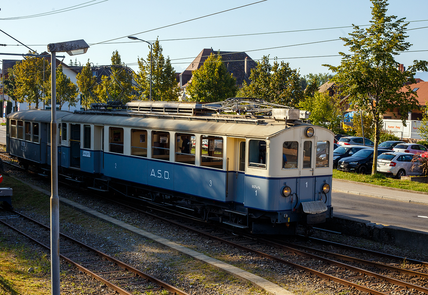 Auch bei der Museumsbahn Blonay–Chamby wurde das „125-Jahr-Jubilum“ der Linie Bex-Villars (spter BVB) gefeiert („Le Chablais en fte“).  

Der elektrische Personentriebwagen mit Gepckabteil A.S.D. BCFe 4/4 No.1 TransOrmonan mit dem zweiachsigen 3. Klasse Personenwagen A.S.D. C 35 erreicht, am Morgen des 9 September 2023 als erster Zug der Museumsbahn des Tages, nun den Bahnhof Blonay. Beide Fahrzeuge sind Baujahr 1913.

