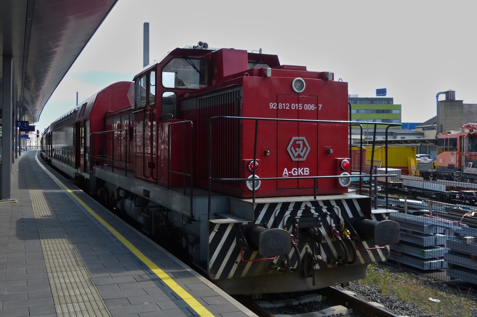 Lok 92 812 015 006-7 der A-GKB (Graz – Kflacher Bahn) steht mit ihrem Zug im Bahnhof Graz zur abfahrbereit in Richtung Kflach. 02.06.2023
