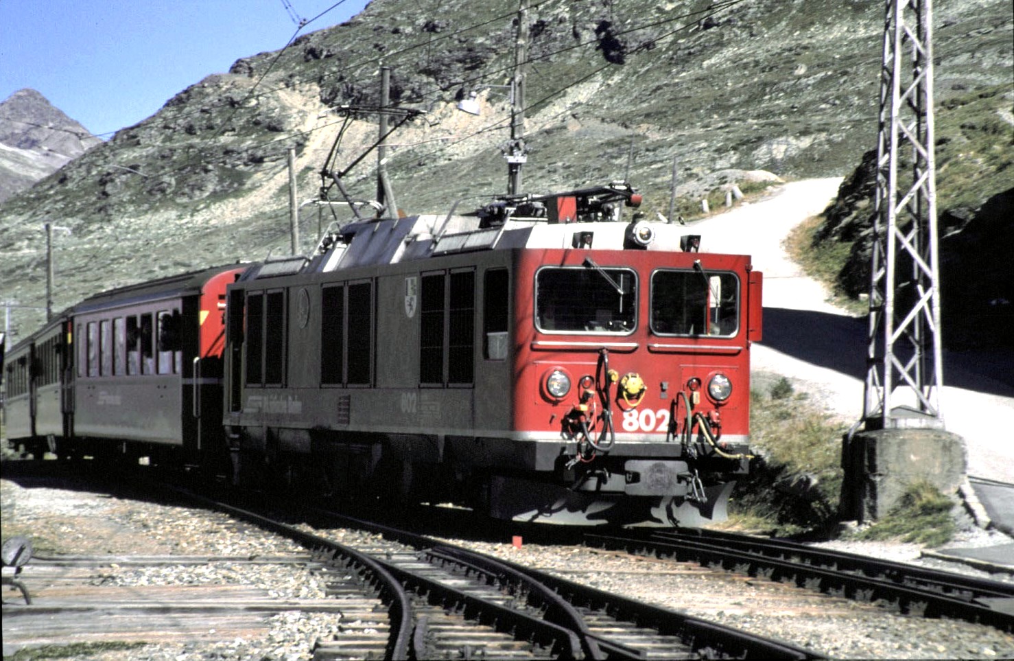 RhB Gem 4/4 Nr.802 in Bernina Hospiz im August 1990. 