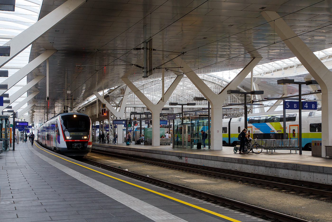 Zwei gekuppelte zweiteilige Siemens Desiro Classic, an die BB vermietete Dieseltriebzge, 642 636 / 642 136 (95 80 0642 636-4 D-DB / 95 80 0642 136-5 D-DB) und 642 084 / 642 584 (95 80 0642 584-6 D-DB / 95 80 0642 084-7 D-DB) stehen am 12.09.2022 im Hbf Salzburg, als BB (Salzburg Verkehr) RX 21 nach Braunau am Inn, zur Abfahrt bereit.

Seit dem Fahrplanwechsel im Dezember 2019 haben die BB sechs Dieseltriebwagen der BR 642 (642 083, 084, 087, 130, 136 und 204) von der DB Regio Netz Verkehrs GmbH angemietet, diese entsprechen weitgehend der BB Baureihe 5022. Die Triebzge sind nun in Salzburg beheimatet, sind aber noch in Deutschland registriert und tragen die deutschen NVR-Nummer. Die Wartung erfolgt durch die BB in Salzburg. Die Fahrzeuge werden auf der Mattigtalbahn (Braunau–Salzburg) mit Durchbindung nach Freilassing eingesetzt.
