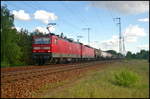 DB Cargo 143 283-0 und 143 321 zogen am 26.05.2017 einen gemischten Güterzug durch die Berliner Wuhlheide