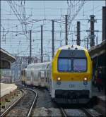 - Eine Eule fr Stefan - Ein abendlicher P (Heure de Pointe) Zug (Verstrkungszug), bestehend aus der HLE 1181 und M 5 Wagen verlsst am 22.06.2012 den Bahnhof Bruxelles Midi.