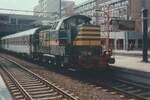 serie-82-ex-type-262/913286/scanbild-von-sncb-8248-in-namur Scanbild von SNCB 8248 in Namur, rangierend mit SNCF CoRail Wagen am 3 Augustus 1997.