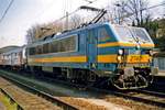 srie-27/705200/sncb-2740-setzt-sich-am-23 SNCB 2740 setzt sich am 23 Juli 1998 vor der Int.424 in Aachen Hbf. Dieser Zug kam aus Köln Hbf und soll über Lüttich, Brussel und Gent weiterfahren nach Oostende. 