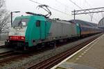 srie-28-br-186-bombardier-traxx-f140ms/681923/am-5-dezember-2019-verlaesst-2807 Am 5 Dezember 2019 verlässt 2807 mit ein IC-Brussel Amsterdam Centraal.