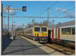 . Der IC 812 nach Courtrai/Kortrijk verlsst am 23.11.2013 den Bahnhof von Bruges/Brugge. Am Ende des Zuges befindet sich ein M 4 Steuerwagen. (Jeanny)