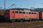 BR 140 140 528-1 der DB Schenker Rail am 11.02.2011 abgestellt in Kreuztal. Bei den niedrigen Temperaturen werden die Loks aufgeb�gelt abgestellt, um sie auf Betriebstemperatur zu halten.