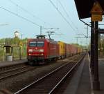 BR 145 145 024-6 f�hrt am 11.04.2011 mit Hupac-Containerzug durch den Bf Bonn-Oberkassel Richtung s�den.