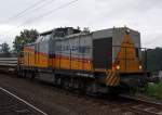 br-203-dr-v-1001 203 005 'Starker Anton' der Die-Lei GmbH (Kassel) rangiert am 30.07.2011 in Wilnsdorf-Rudersdorf (KBS 445) einen Schwellenzug. Die Lok vom Typ V 100.1 (DR) (Bauart B'B'-dh) wurde 1972 von LEW unter der Fabrik-Nr. 13500 gebaut. Auslieferung erfolgte als 110 461-1, 1982 Umbau in 112 461-9, 1992 Umzeichnung in 202 461-0, 1997 Ausmusterung bei der DB. 2002 ging an NVAG - Nordfriesiche Verkehrsbetriebe AG als 203.005, bis sie 2007 an die Die-Lei ging hatte sie mehre Stationen teil als Mietlok.