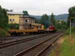 br-260-v-60 260 109-4 (V60) mit Kranzug (GS 40.08 T-Gottwald Gleiskran 45 t) der Fa. K�lngleis f�hrt am 13.07.2011 in Herdorf (leider bei Regen), am Stellwerk Hf (Herdorf Fahrdienstleiter, weiter Richtung Betzdorf.