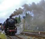 BR 50 Die 50 2740 am 03.04.2010 beim Dampfspektakel in Gerolstein.
Die Lok wurde 1942 bei Henschel in Kassel unter Fabriknummer 26808 gebaut.
Sie verblieb 1945 bei der Deutschen Reichsbahn in der DDR und war bis Mitte der 1980er Jahre im Einsatz, danach diente sie als Heizlok in Chemnitz. 1988 erwarb sie ein Privatmann, lie� sie in die BRD ausf�hrend und �bergab sie zum Betrieb an die Ulmer Eisenbahnfreunde (UEF).