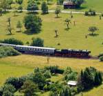 BR 52 Blick von der Burg K�nigstein/Taunus am 16.06.2011: Die 52 4867 der Historische Eisenbahn Frankfurt (HEF) kommt mit Sonderzug von Frankfurt-H�chst und ist schon hinter Kelkheim, nun f�hrt sie hinauf nach K�nigstein/Taunus. Hier war am Pfingsten 2011 Bahnhofsfest.