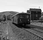 Hier die gew�nschte S/W-Variante:
Schienenbus (VT 98) 798 818-1 (der Pfalzbahn) ...