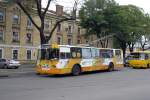 Odessa 5.9.2009  Trolleybusse sowjetischer Bauart ZIU bestimmen noch immer den stdtischen Busverkehr auf den O-Bus Linien.