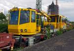   Das Gleisarbeitsfahrzeug  99 80 9150 001-2 D-STRA der STRABAG Rail, ein Robel Bamowag 54.20, ist am 11.08.2014 beim Hauptbahnhof Wiesbaden angestellt.