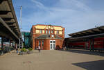 Rostock Hauptbahnhof am 16.05.2022 auf den Mittelbahnsteigen.