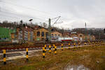 Dies sind noch die Reste vom ehemaligen BW Betzdorf (Sieg), die ehemaligen Schienenbus-Hallen und Werksttten, hier am 23.12.2021.