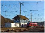 Das Stellwerk Dillenburg Fahrdienstleiter (Df) am 24.02.2014. 

Davor fährt gerade ein LINT 41 (648 203 / 703) der DreiLänderBahn.
