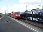 Am 11.06.2011 treffen sich 185 061 und ET6.03 der eurobahn im Bahnhof Wuppertal-Oberbarmen.