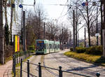 Der Triebwagen 9459 der SWB (Stadtwerke Bonn Verkehrs GmbH) am 11.04.2016 fhrt von Bonn-Beuel Bahnhof als Linie 62 weiter in Richtung Dottendorf.